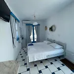 Giavasi Seaside פויניקיון